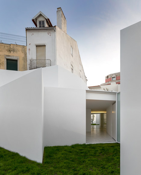 House in Alcobaca by Aires Mateus House in Alcobaca by Aires Mateus
