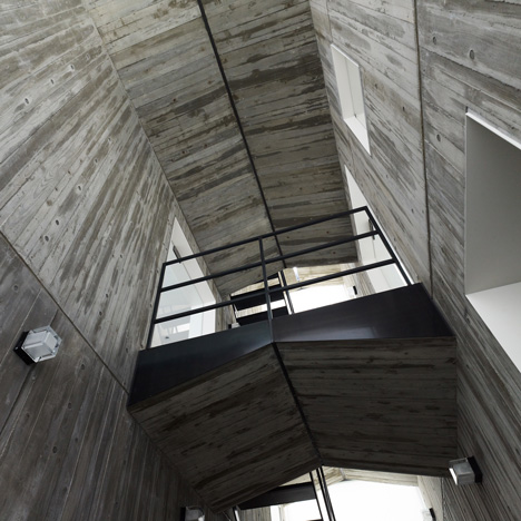 Takanawa House by Hiroyuki Ito