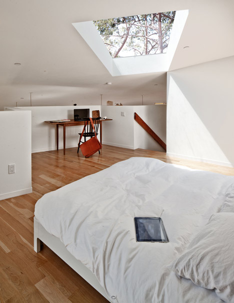 BIG small House by Anonymous Architects