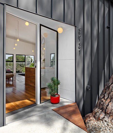 BIG small House by Anonymous Architects