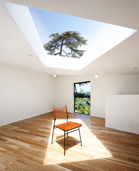 BIG small House by Anonymous Architects