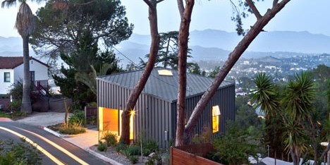 BIG small House by Anonymous Architects
