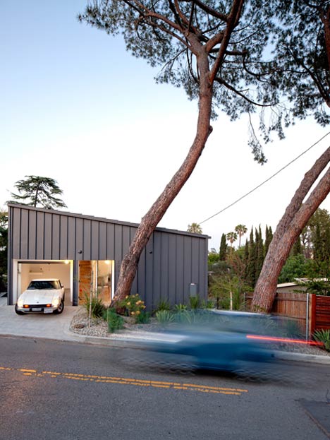 BIG small House by Anonymous Architects