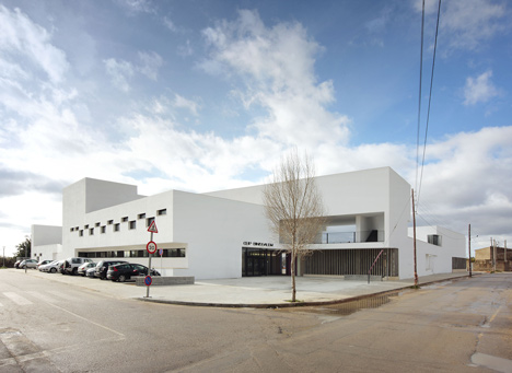 Binissalem School Complex by RipollTizon Binissalem School Complex by RipollTizon