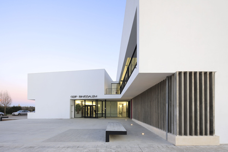 Binissalem School Complex by RipollTizon Binissalem School Complex by RipollTizon
