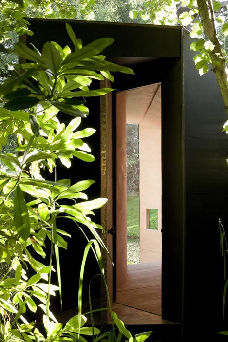 Forest Pond House by TDO