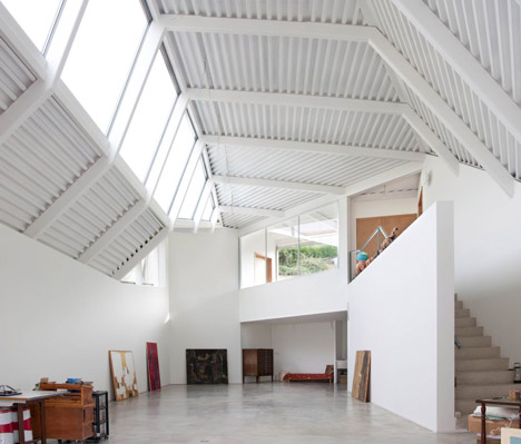 House and Atelier for Lara Rios by F451 Arquitectura