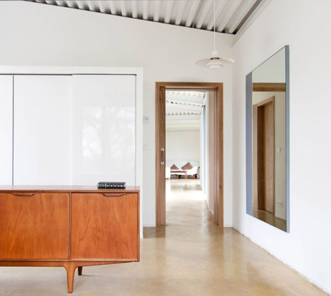 House and Atelier for Lara Rios by F451 Arquitectura