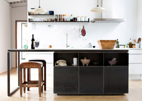 House and Atelier for Lara Rios by F451 Arquitectura