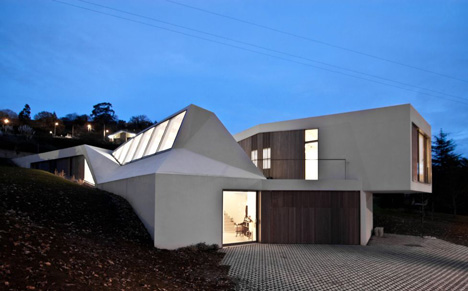 House and Atelier for Lara Rios by F451 Arquitectura
