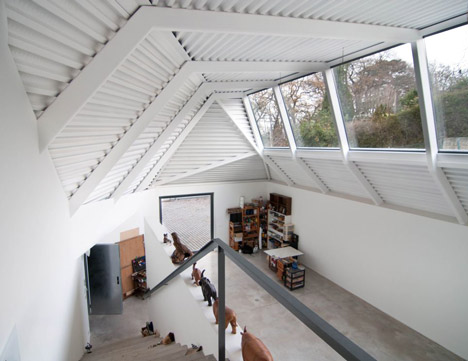 House and Atelier for Lara Rios by F451 Arquitectura