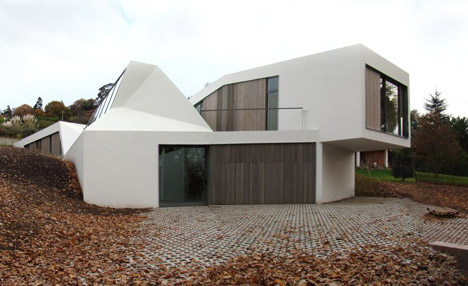 House and Atelier for Lara Rios by F451 Arquitectura