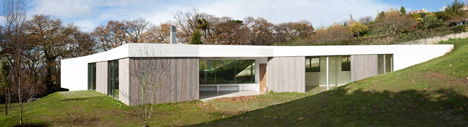 House and Atelier for Lara Rios by F451 Arquitectura