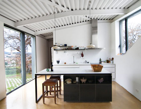 House and Atelier for Lara Rios by F451 Arquitectura
