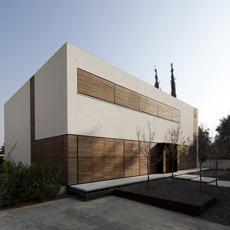 Kfar Shmaryahu House by Pitsou Kedem