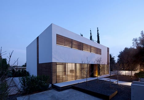 Kfar Shmaryahu House by Pitsou Kedem