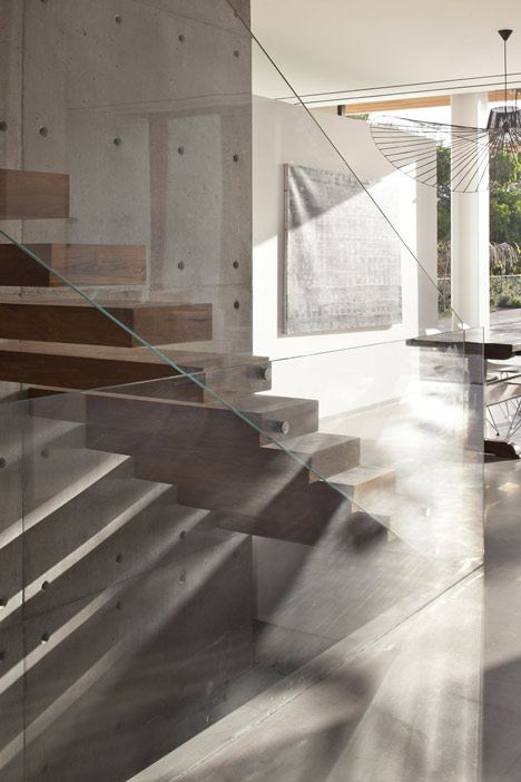 Kfar Shmaryahu House by Pitsou Kedem