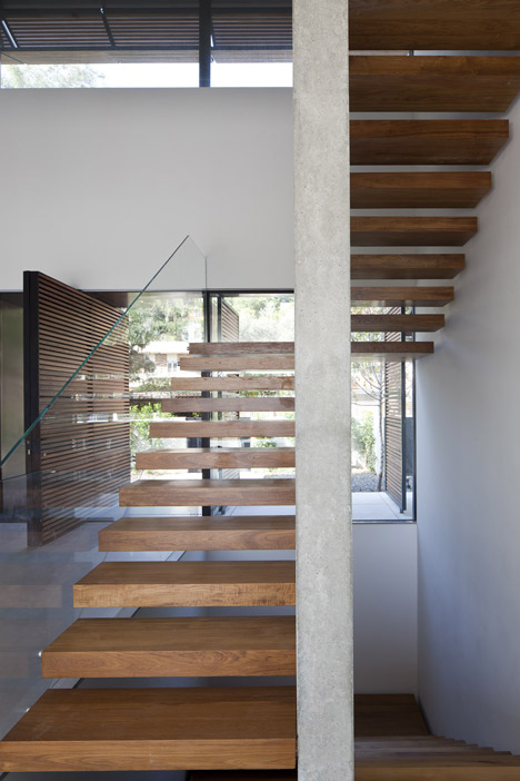 Kfar Shmaryahu House by Pitsou Kedem