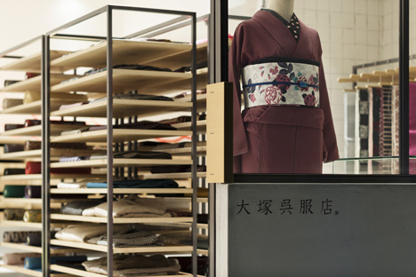 OtsukaGofukuten kimono store by Yusuke Seki OtsukaGofukuten kimono store by Yusuke Seki