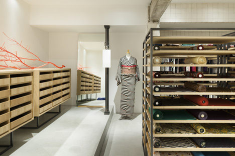 OtsukaGofukuten kimono store by Yusuke Seki OtsukaGofukuten kimono store by Yusuke Seki