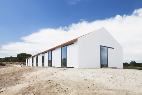 Sítio da Lezíria by Atelier Data