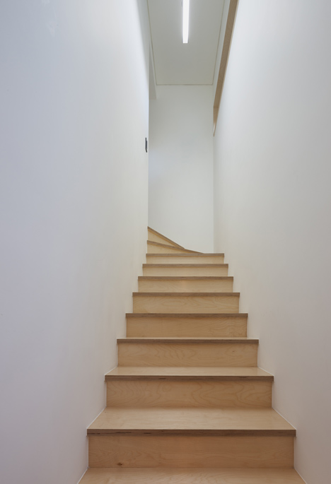 The Curving House by JOHO Architecture