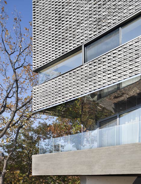 The Curving House by JOHO Architecture