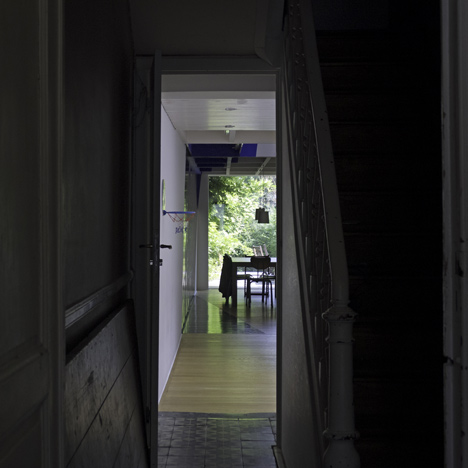 Transforming a laundry building by Alain Hinant Transforming a laundry building by Alain Hinant