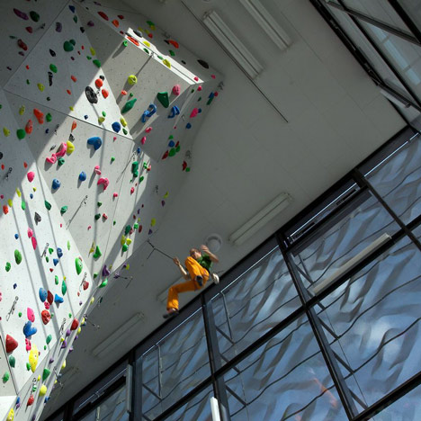 Vertikale Kletterhalle Brixen by Lanz + Mutschlechner and Wolfgang Meraner Vertikale Kletterhalle Brixen by Lanz + Mutschlechner and Wolfgang Meraner