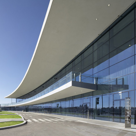 Gibraltor Airport by Bblur Architecture and 3DReid Gibraltor Airport by Bblur Architecture and 3DReid