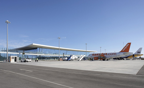 Gibraltor Airport by Bblur Architecture and 3DReid Gibraltor Airport by Bblur Architecture and 3DReid