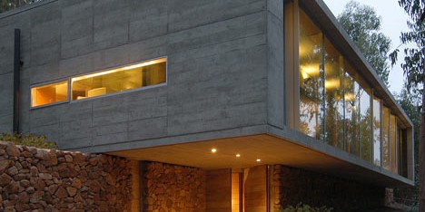 Omnibus House by Gubbins Arquitectos