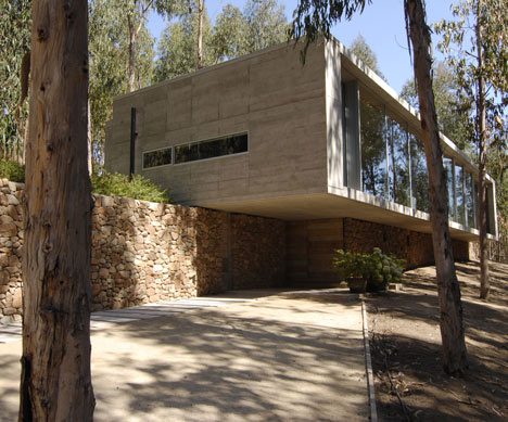 Omnibus House by Gubbins Arquitectos