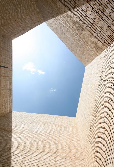Buda Art Centre by 51N4E