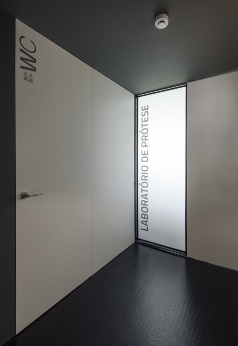 Dental Clinic in Porto by Paulo Merlini Dental Clinic in Porto by Paulo Merlini
