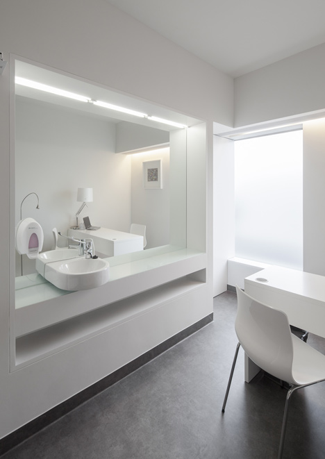 Dental Clinic in Porto by Paulo Merlini Dental Clinic in Porto by Paulo Merlini