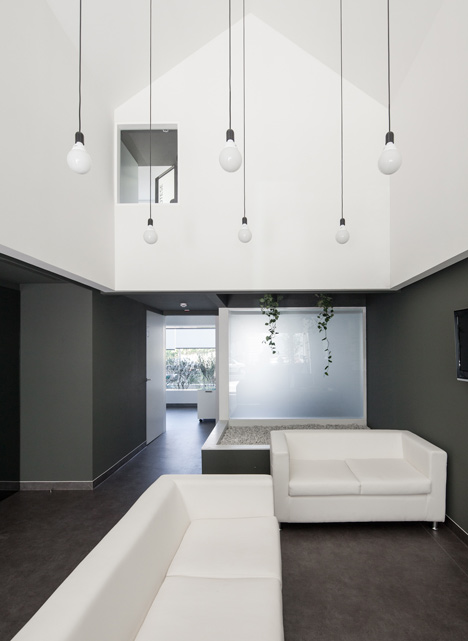 Dental Clinic in Porto by Paulo Merlini Dental Clinic in Porto by Paulo Merlini