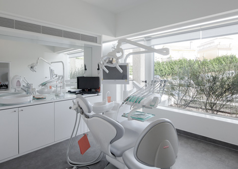 Dental Clinic in Porto by Paulo Merlini Dental Clinic in Porto by Paulo Merlini
