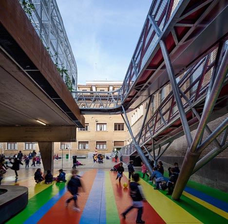 Elevated Sports Court by Guzmán de Yarza Blache Elevated Sports Court by Guzmán de Yarza Blache