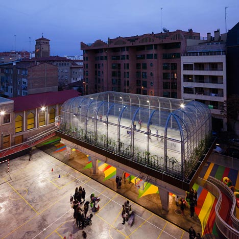 Elevated Sports Court by Guzmán de Yarza Blache Elevated Sports Court by Guzmán de Yarza Blache