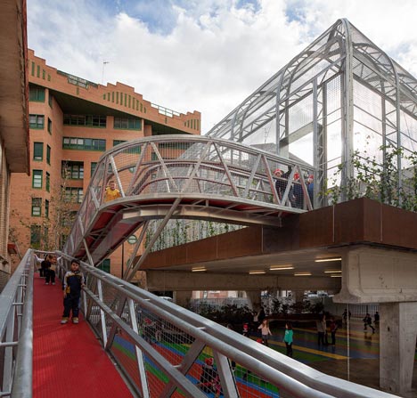 Elevated Sports Court by Guzmán de Yarza Blache Elevated Sports Court by Guzmán de Yarza Blache