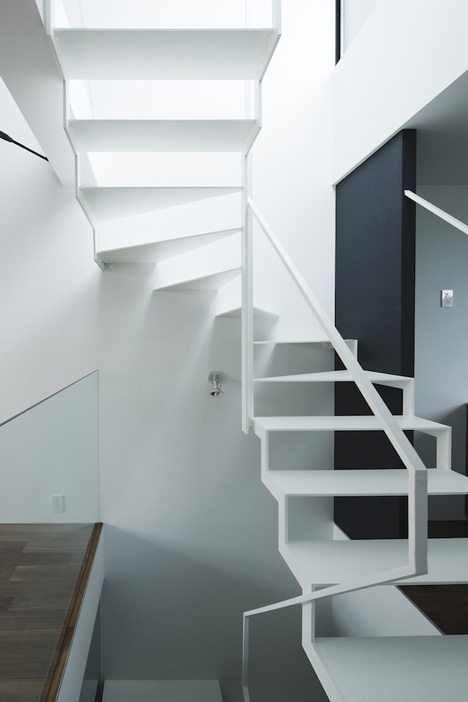 Flag by Apollo Architects & Associates Flag by Apollo Architects & Associates