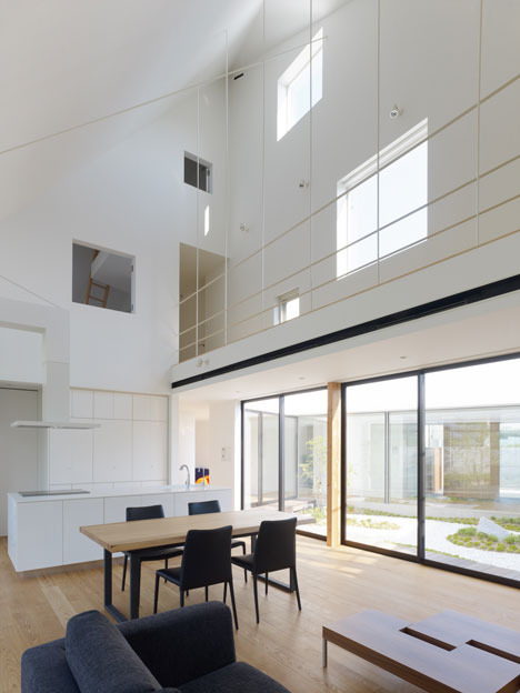 House in Sanbonmatsu by Hironaka Ogawa