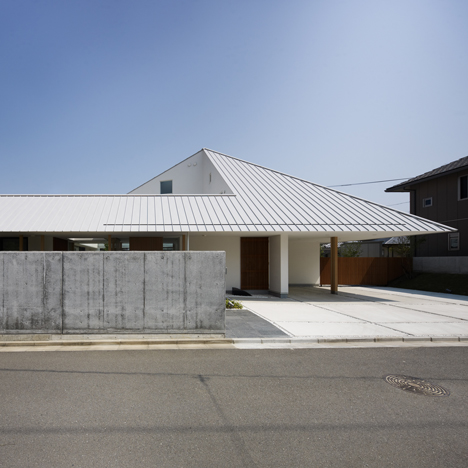 House in Sanbonmatsu by Hironaka Ogawa