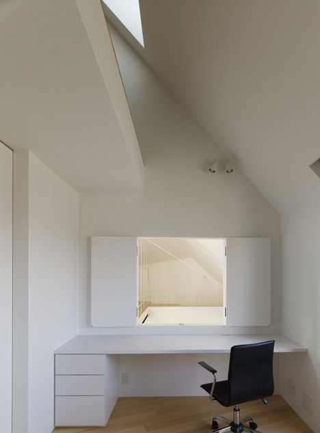 House in Sanbonmatsu by Hironaka Ogawa