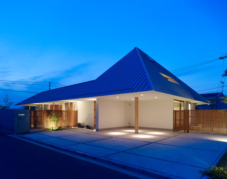 House in Sanbonmatsu by Hironaka Ogawa