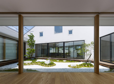 House in Sanbonmatsu by Hironaka Ogawa