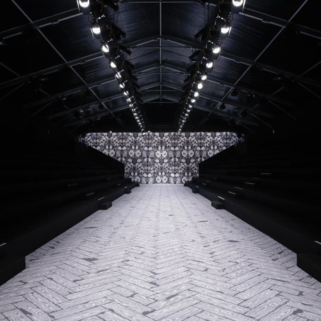 Viktor & Rolf Autumn Winter 2013 scenography by Studio Job Viktor & Rolf Autumn Winter 2013 scenography by Studio Job