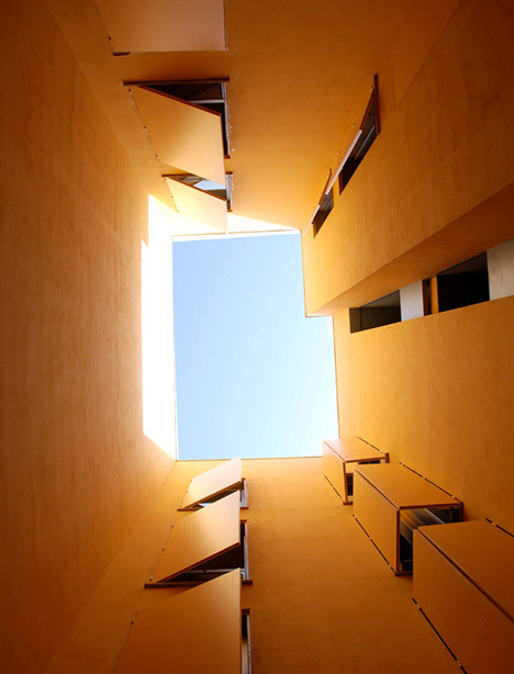 Eight Inscribed Houses and Three Courtyards by Romera y Ruiz Arquitectos