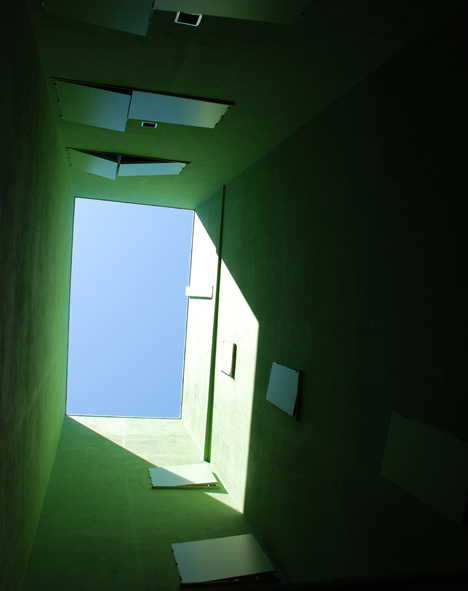 Eight Inscribed Houses and Three Courtyards by Romera y Ruiz Arquitectos